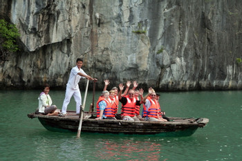 Mai Chau, Ninh Binh, Halong Bay 5 Day Tour photo 5